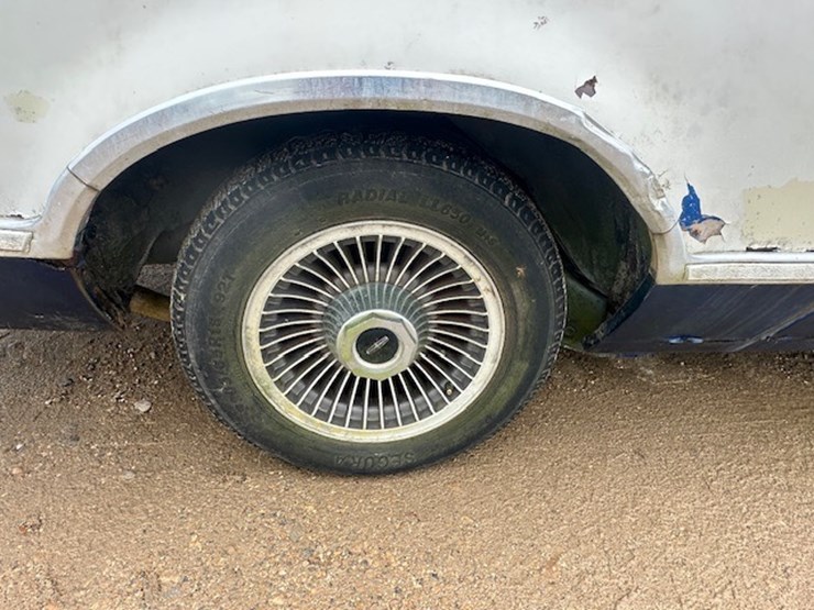 #22600-•-1978-ford-thunderbird-|-for-parts-&-repairs-only-image-20