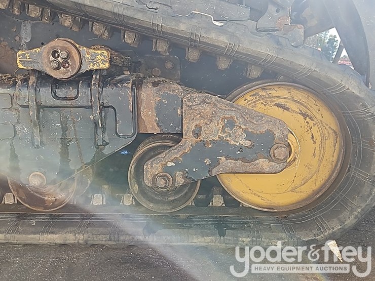 2020-caterpillar-259d3-image-11