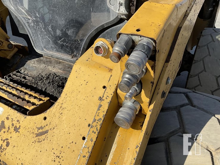 2018-caterpillar-272d2-xhp-image-11