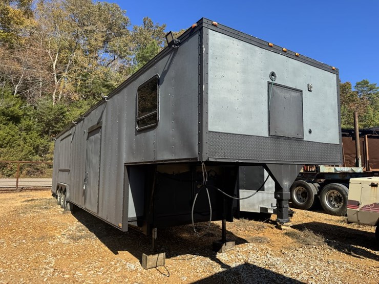 #4669-•-enclosed-food-trailer-image-2