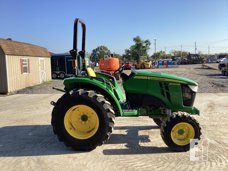 2020-john-deere-4044m-image-5