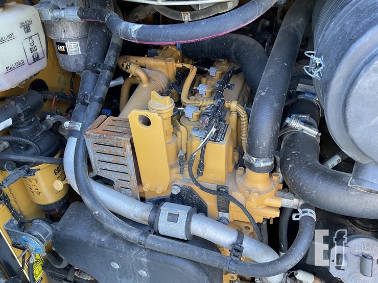 2020-caterpillar-259d3-image-24