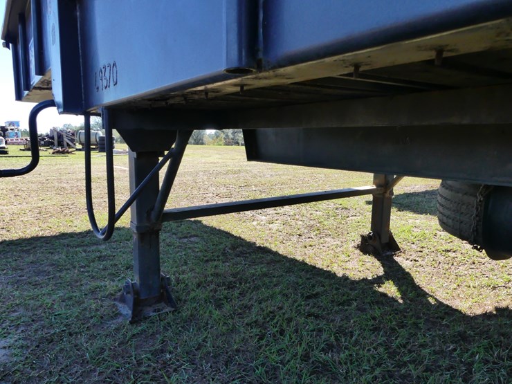 2015-goose-neck-cattle-trailer-image-12