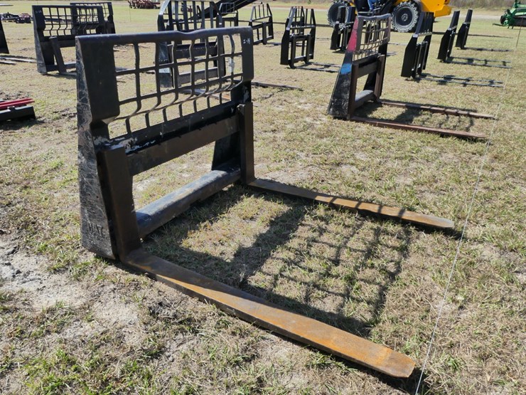 caterpillar-quick-attach-forks-image-1