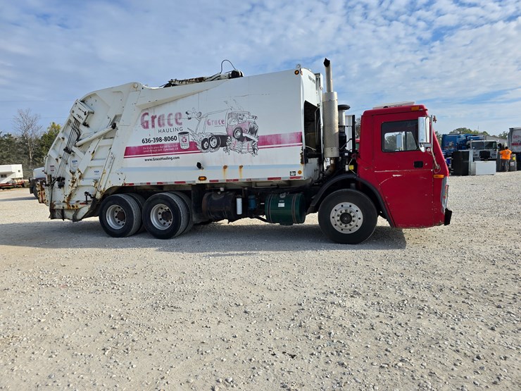 2001-mack-le613-image-31