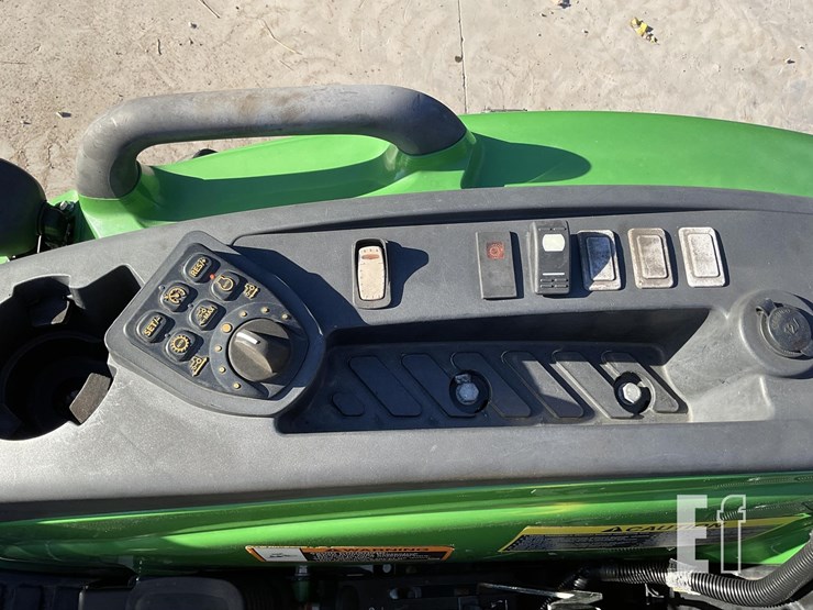 2023-john-deere-4044r-image-14