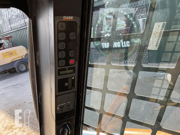 2010-case-450-image-16