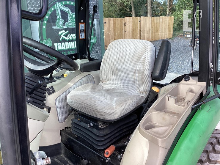 2017-john-deere-4052r-image-12