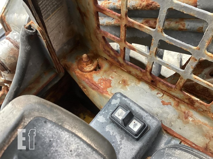 2019-deere-318g-image-18