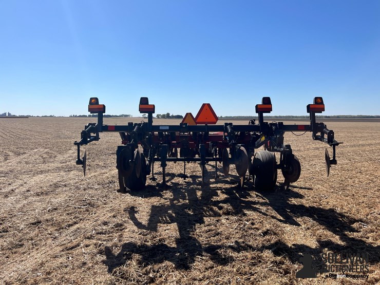 case-ih-530b-ecolo-tiger-9-shank-disk-ripper-image-6