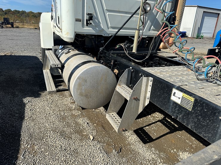 #32746-•-2014-mack-chu-t/a-daycab-truck-tractor-vin:-1m2an07y4em016702-image-28