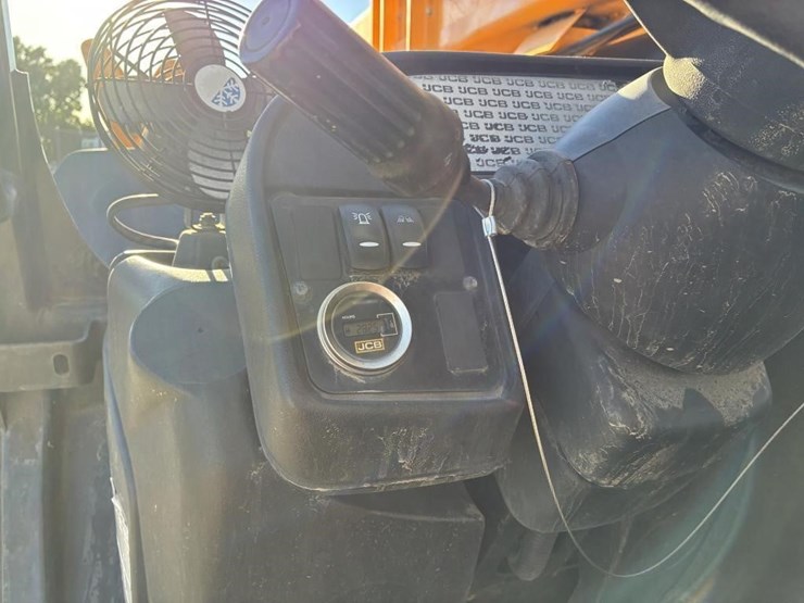 2018-jcb-510-image-24