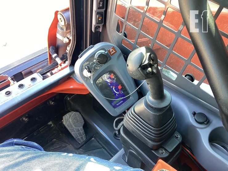 2025-kubota-ssv65-image-16