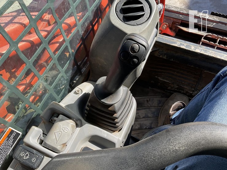 2015-kubota-svl90-2-image-17