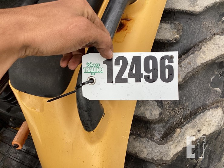 2011-deere-110-image-22