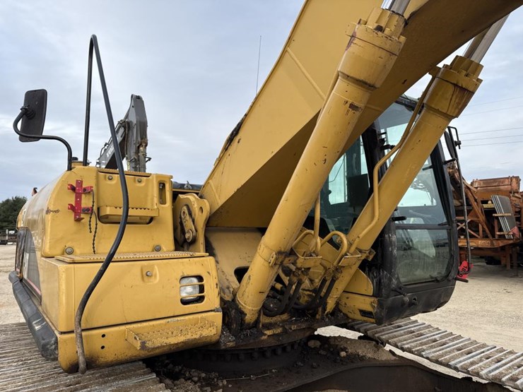 2004-caterpillar-325cl-image-17