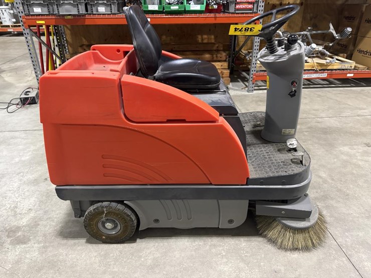 #3874-•-power-boss-apex-47-ride-on-sweeper-image-4
