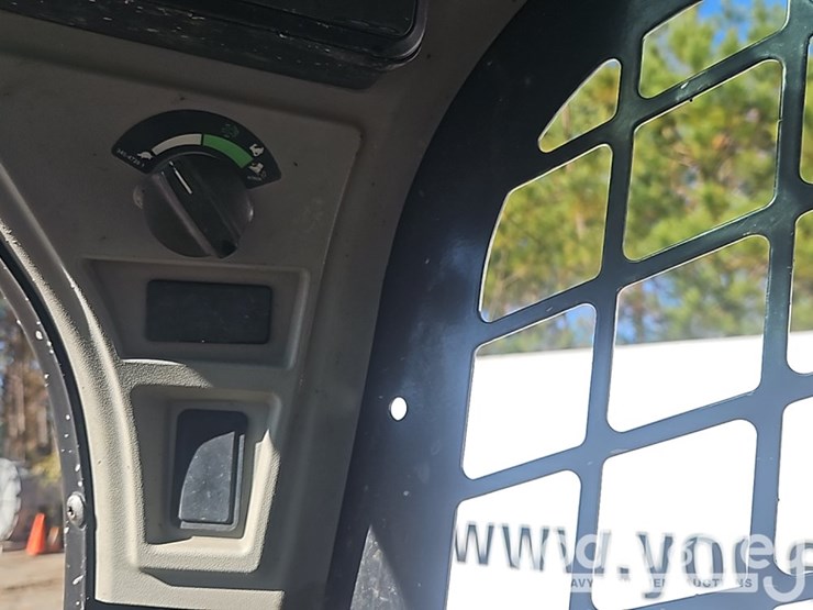 2020-caterpillar-259d3-image-25