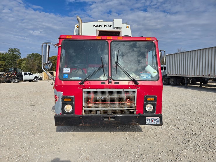 2001-mack-le613-image-39