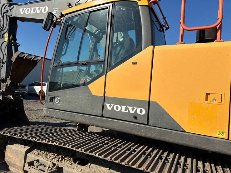 #32825-•-volvo-ec200e-crawler-excavator-image-32