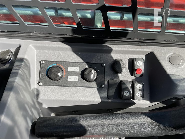 2025-kioti-tl750-image-15