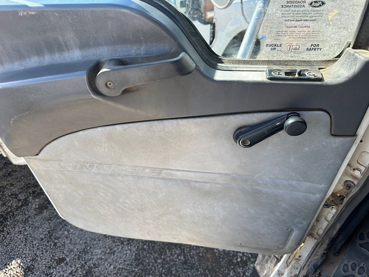 #32746-•-2014-mack-chu-t/a-daycab-truck-tractor-vin:-1m2an07y4em016702-image-75