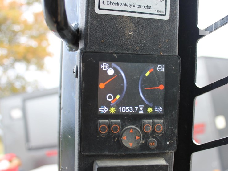 2019-gehl-r165-image-14