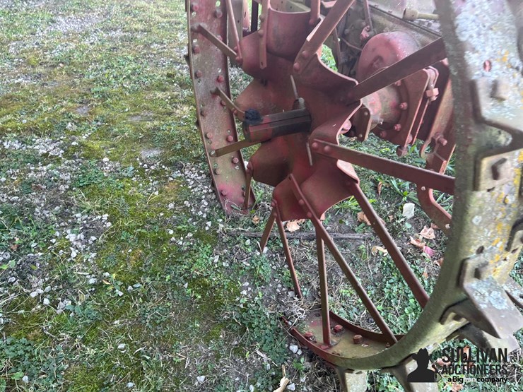 farmall-f-12-2wd-tractor-image-17