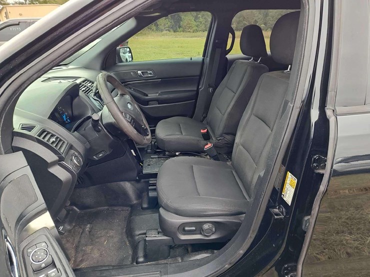 2018-ford-explorer-image-18