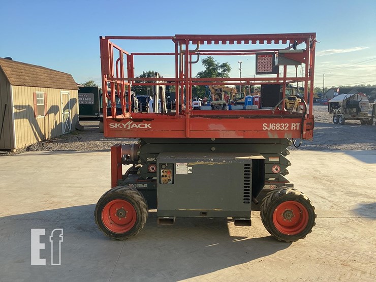 2016-skyjack-sj6832rt-image-5