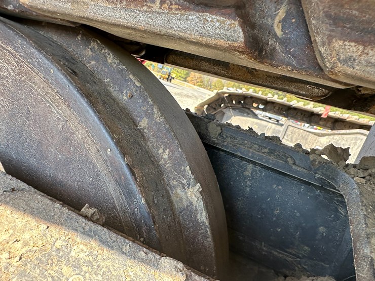 #32825-•-volvo-ec200e-crawler-excavator-image-13