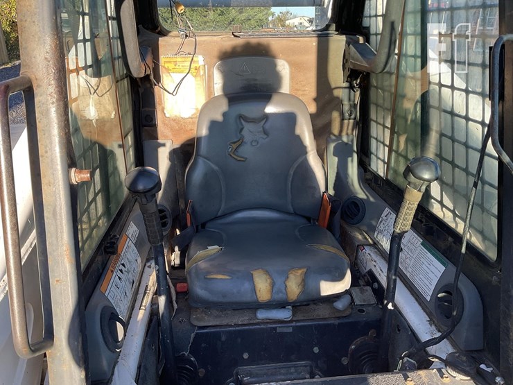 2005-bobcat-t300-image-14