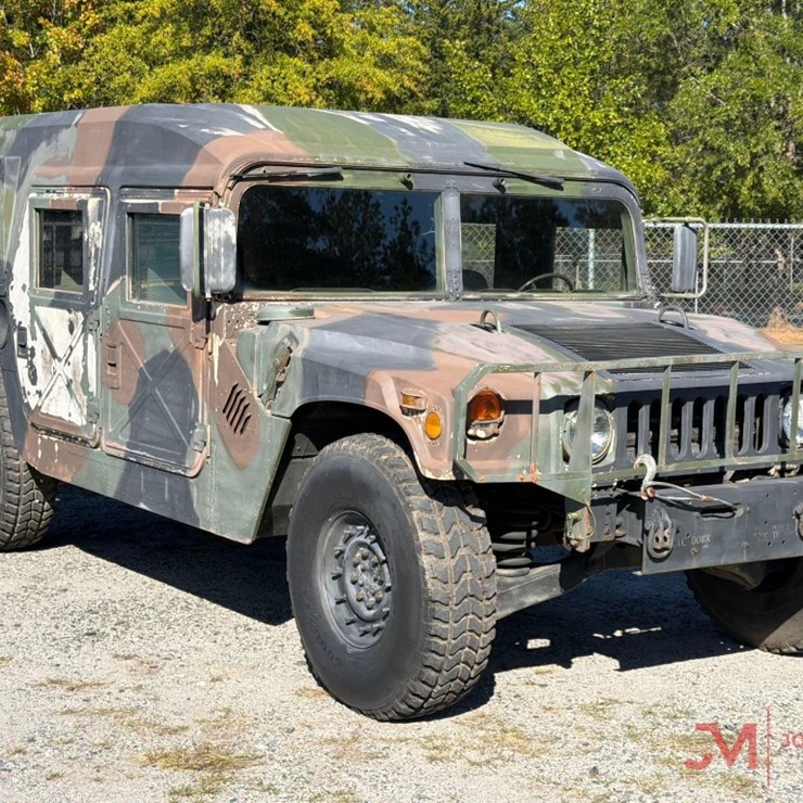 A.M. GENERAL 1 1/4 TON HUMMER