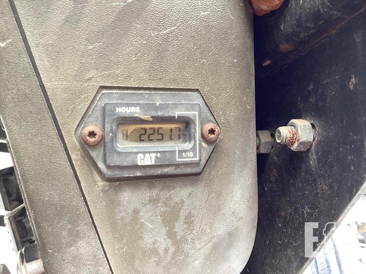 2000-caterpillar-216-image-17