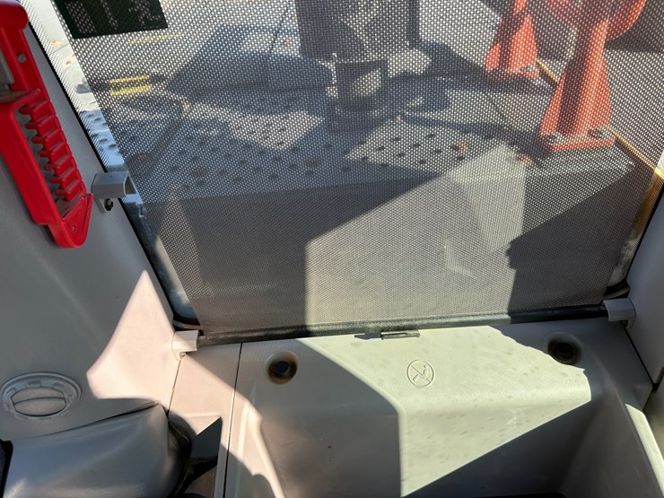 #32825-•-volvo-ec200e-crawler-excavator-image-97