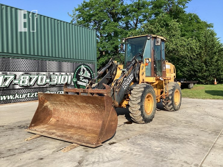 2002-deere-tc44h-image-8