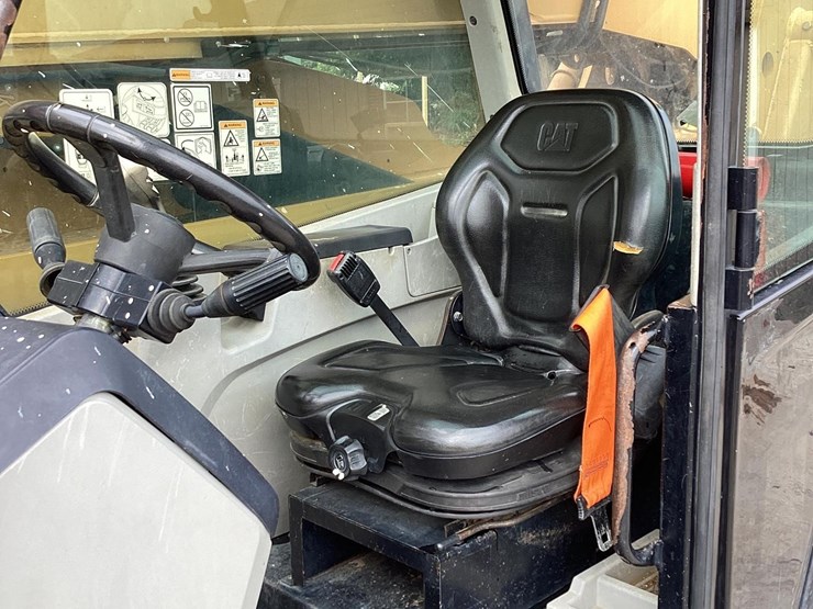 2015-caterpillar-tl1055d-image-12