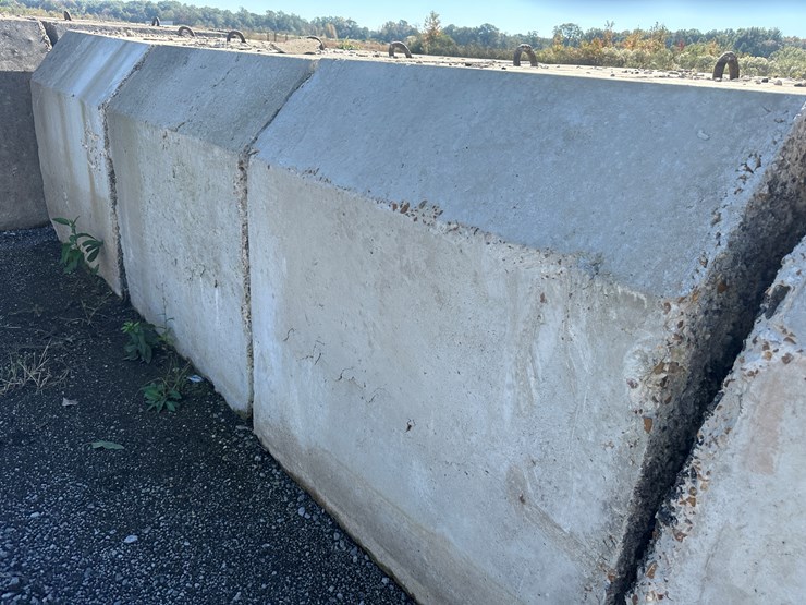 #32729-•-lot-of-(7)-~57"x80"-concrete-culvert-sectionss-image-12