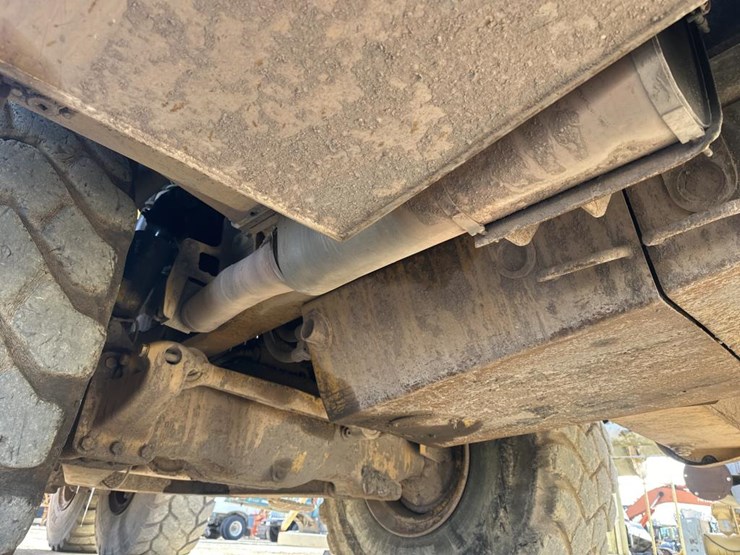 2005-caterpillar-740-image-46