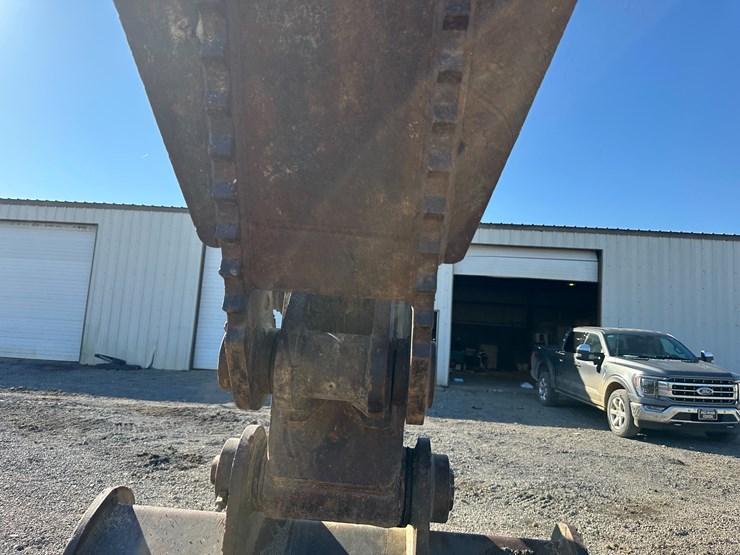 #32825-•-volvo-ec200e-crawler-excavator-image-44