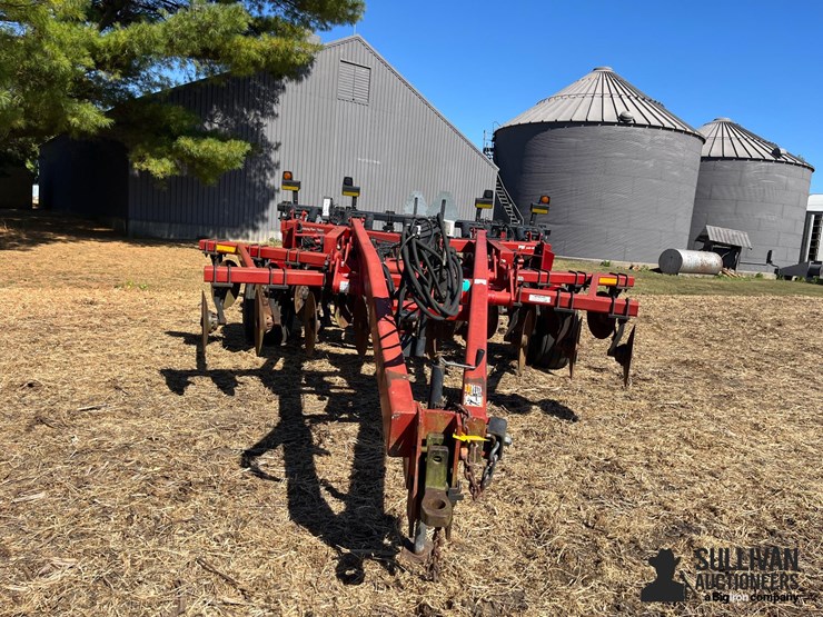case-ih-530b-ecolo-tiger-9-shank-disk-ripper-image-2