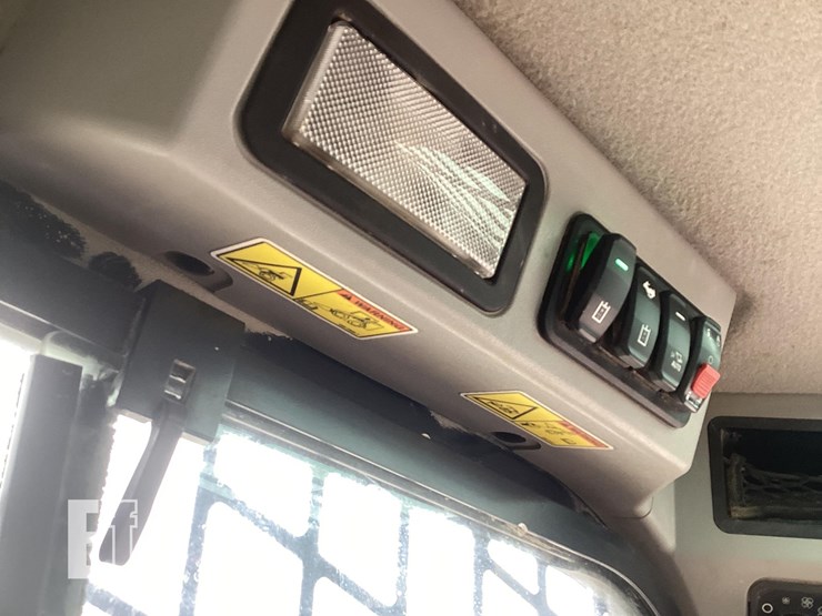 2021-caterpillar-299d3-image-18