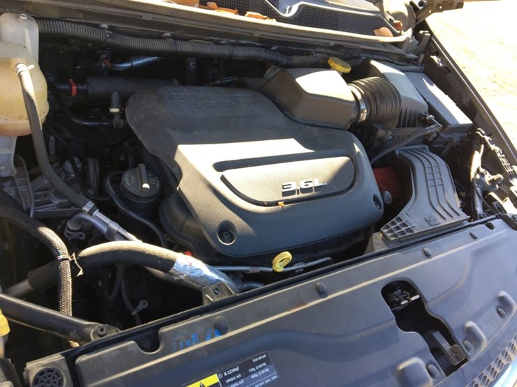 2017-chrysler-pacifica-image-12