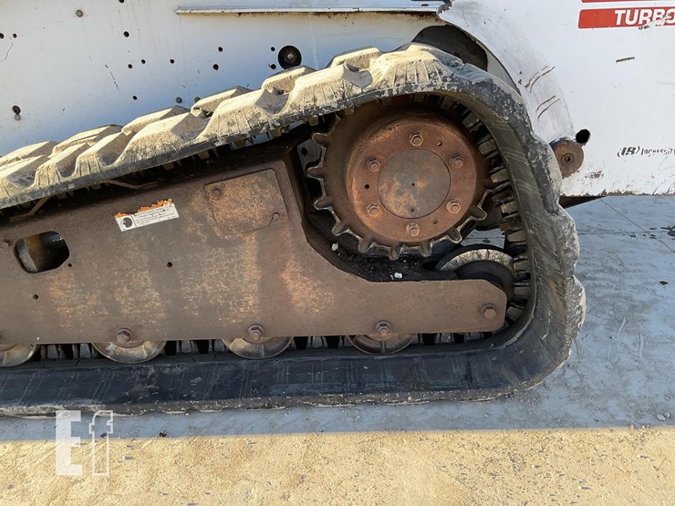 2005-bobcat-t300-image-11