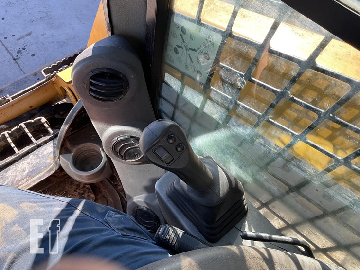 2020-caterpillar-259d3-image-22