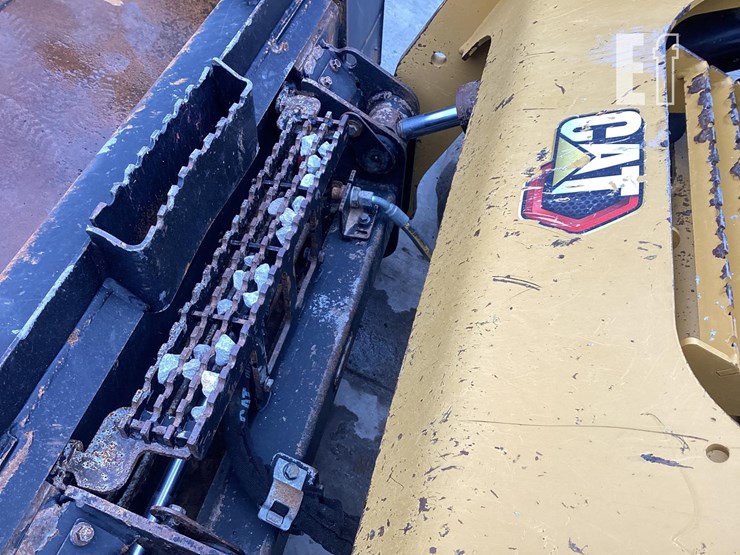 2021-caterpillar-299d3-image-10