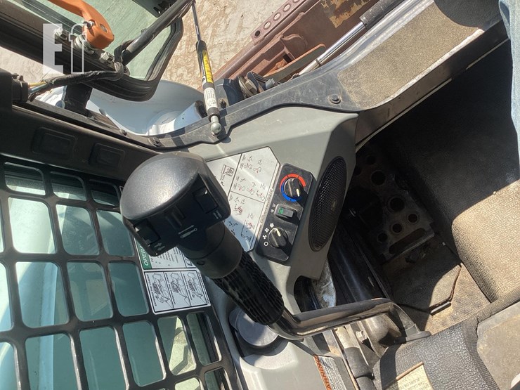 2017-bobcat-s740-image-15