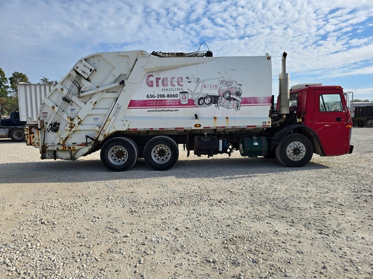 2001-mack-le613-image-28