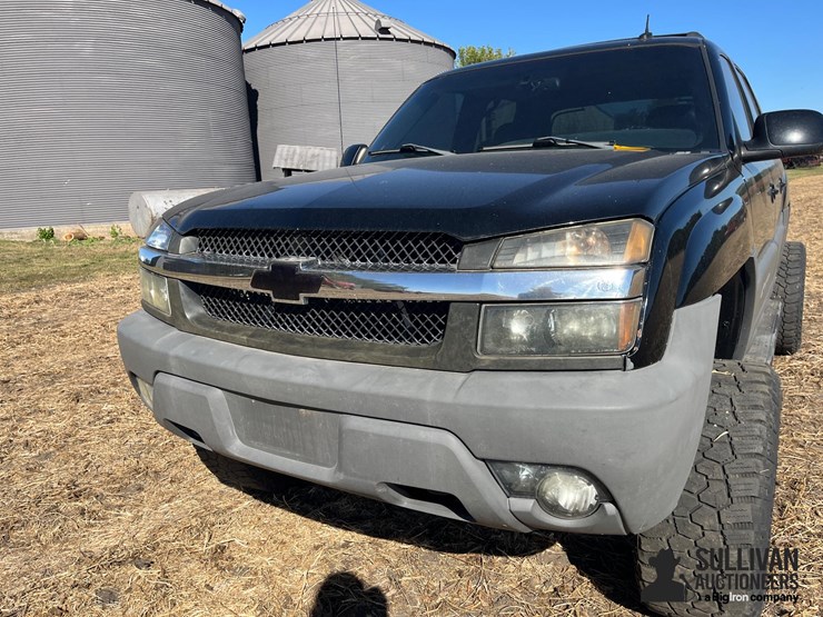 2002-chevrolet-avalanche-1500-image-11