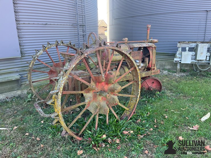 farmall-f-12-2wd-tractor-image-5